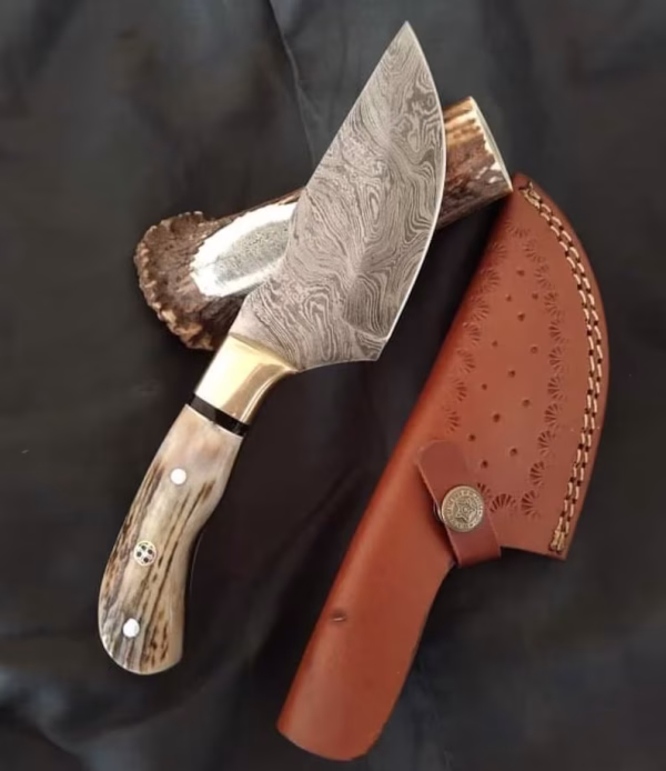 Beautiful handmade damascus steel skinning knife, handle made of deer stag, Christmas gift.