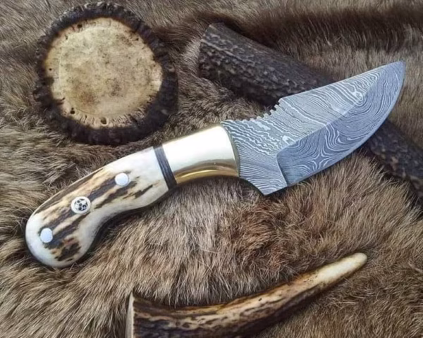 Beautiful handmade damascus steel skinning knife, handle made of deer stag, Christmas gift. - Image 3
